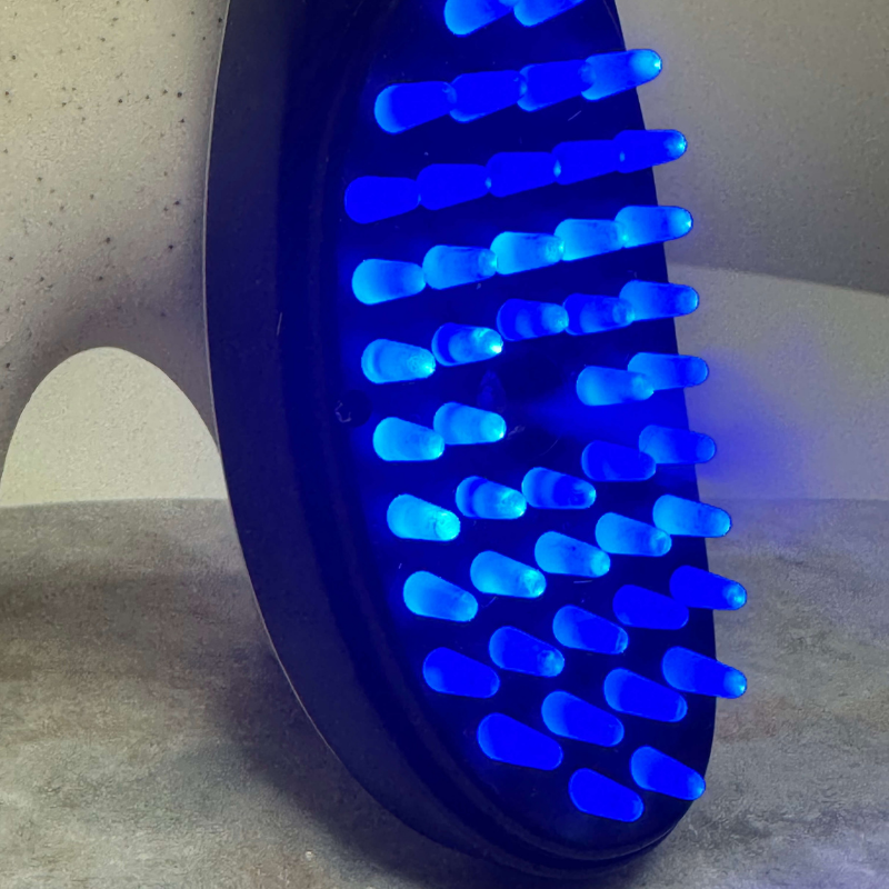 TRESSIQUE™ Premium Light Therapy Brush